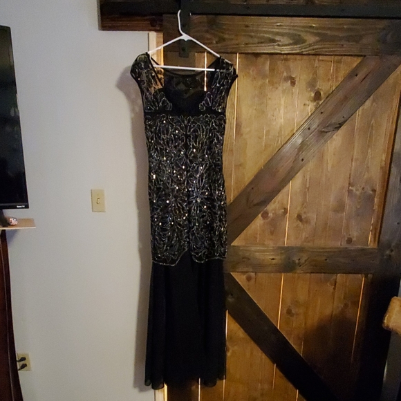 Evening gown - Picture 2 of 4